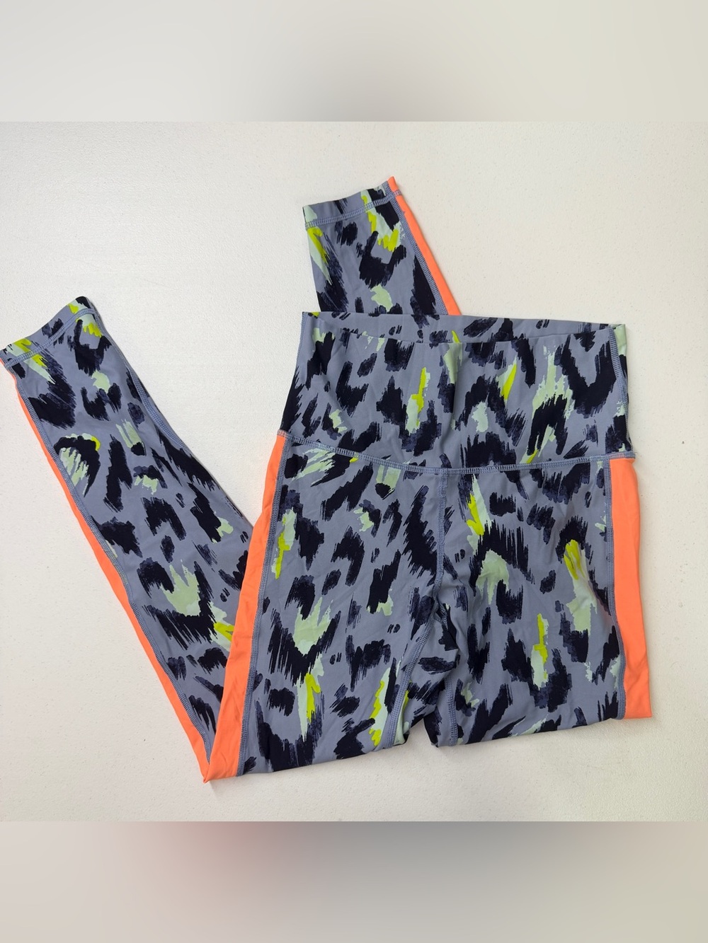 Aerie Chill Play Move Leggings Women’s M Gray Abstract Leopard Neon Orange
